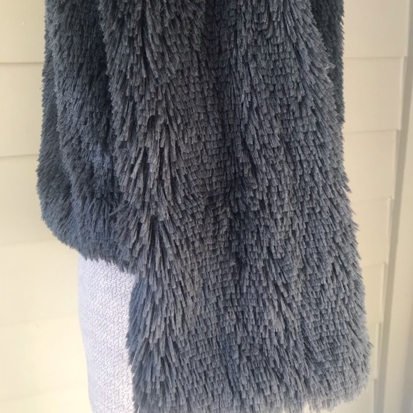 Xhilaration gray fuzzy waist jacket - Picture 2 of 8